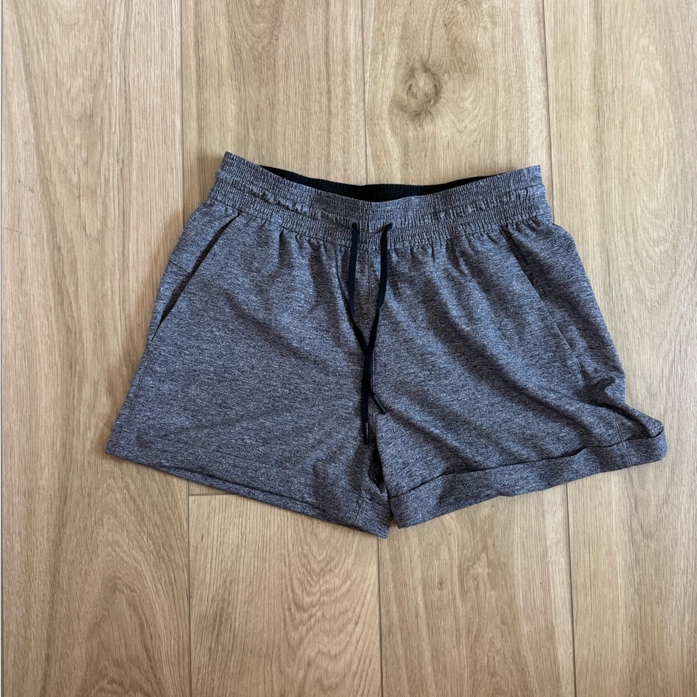 Lululemon spring break away mid rise short